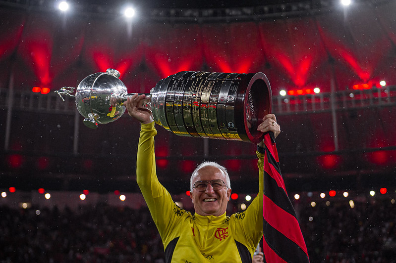 "EU SÓ TENHO A AGRADECER AO FLAMENGO", COMENTA DORIVAL APÓS VITÓRIA COM O SÃO PAULO NA COPA DO BRASIL